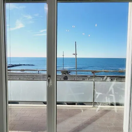 Lägenhet The Seafront Pearl - Lido di Ostia